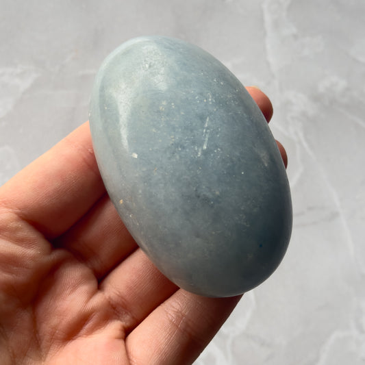 Blue Calcite palmstone 1